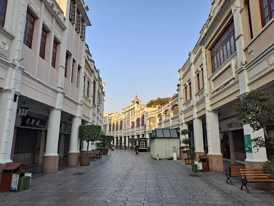 Sunwen West Road, one part of this suggested Zhongshan heritage day